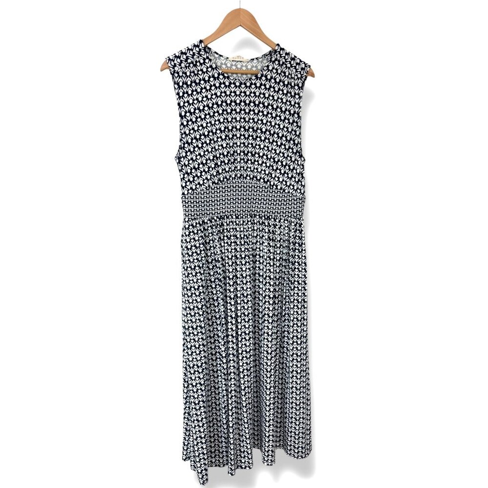 Elegant Blue and White Patterned Dress - Picture 7 of 13